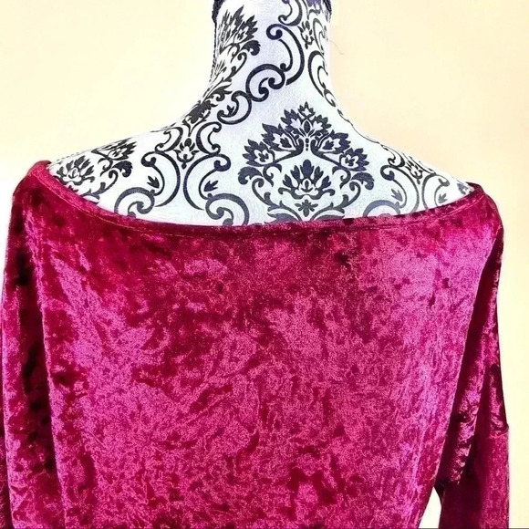 NWT Oh La La Cheri Off The-Shoulder Red Velvet Victorian Cropped Blouse Size M - Picture 12 of 14